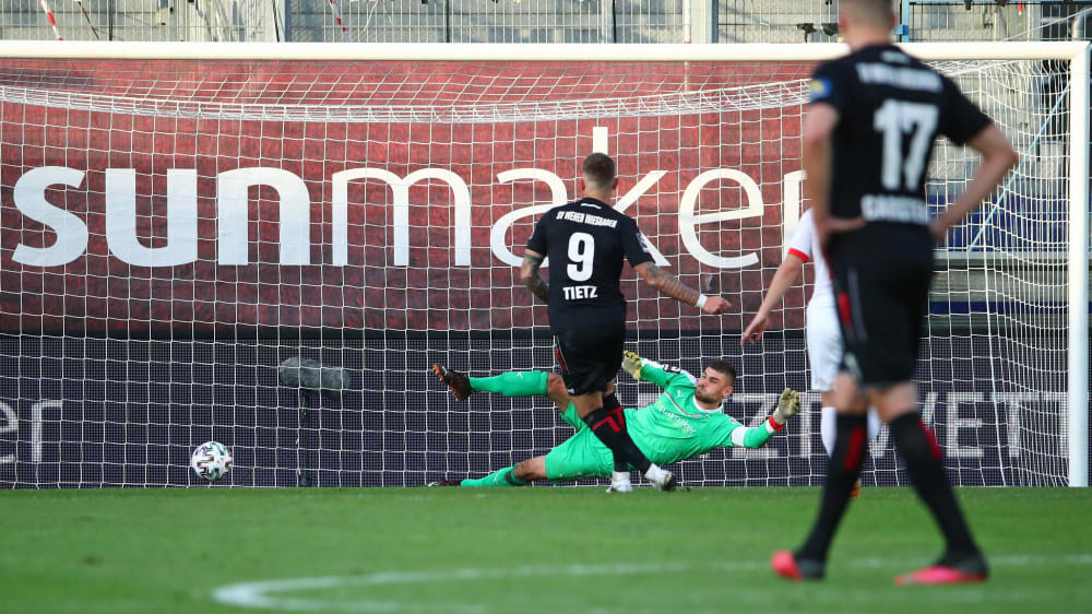 Verwandelt eiskalt vom Punkt: Philipp Tietz.