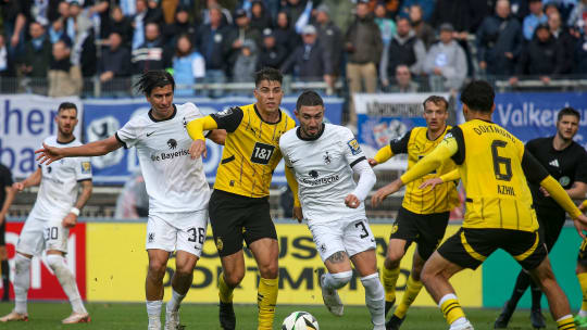Dortmund, Deutschland, 28.09.24: Tunay Deniz (TSV 1860 München), d8 und Marlon Frey (TSV 1860 München) im Kampf um den Ball waehrend des Spiels der 3. Liga zwischen Borussia Dortmund II vs 1860 München in dem Stadion Rote Erde Dortmund Stadion Rote Erde North Rhine-Westphalia Germany *** Dortmund, Germany, 28 09 24 Tunay Deniz TSV 1860 München , d8 and Marlon Frey TSV 1860 München fighting for the ball during the 3 Liga match between Borussia Dortmund II vs 1860 München at the Stadion Rote Erde Dortmund Stadion Rote Erde North Rhine Westphalia Germany Copyright: xBrauer-Fotoagenturx xAdrianxSchlx