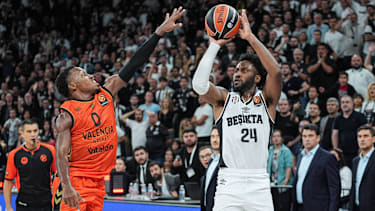 Besiktas v Valencia Basket - EuroLeague ISTANBUL, TURKIYE - SEPTEMBER 25: Jaylen Nowell (24) of Besiktas in action against T. J. Shorts (0) of Valencia Basket during the EuroLeague Regular Season Round 1 match between Besiktas and Valencia Basket at the Turkcell Basketball Development Center in Istanbul, Turkiye, on September 25, 2026. Cemal Yurttas Anadolu Istanbul Turkey. Editorial use only. Please get in touch for any other usage. PUBLICATIONxNOTxINxTURxUSAxCANxUKxJPNxITAxFRAxAUSxESPxBELxKORxRSAxHKGxNZL Copyright: x2026xAnadoluxCemalxYurttasx