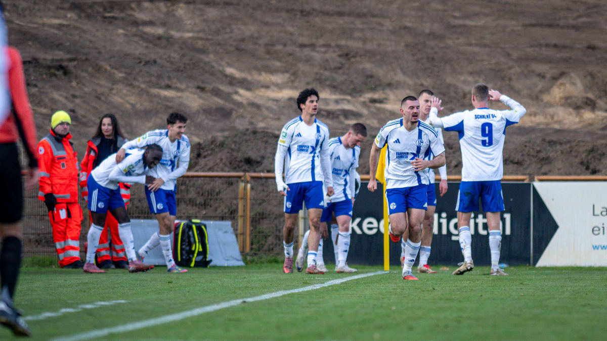 Zur-ck-auf-Rang-1-doch-bei-Schalkes-U-23-bleibt-die-Aufstiegsfrage-offen