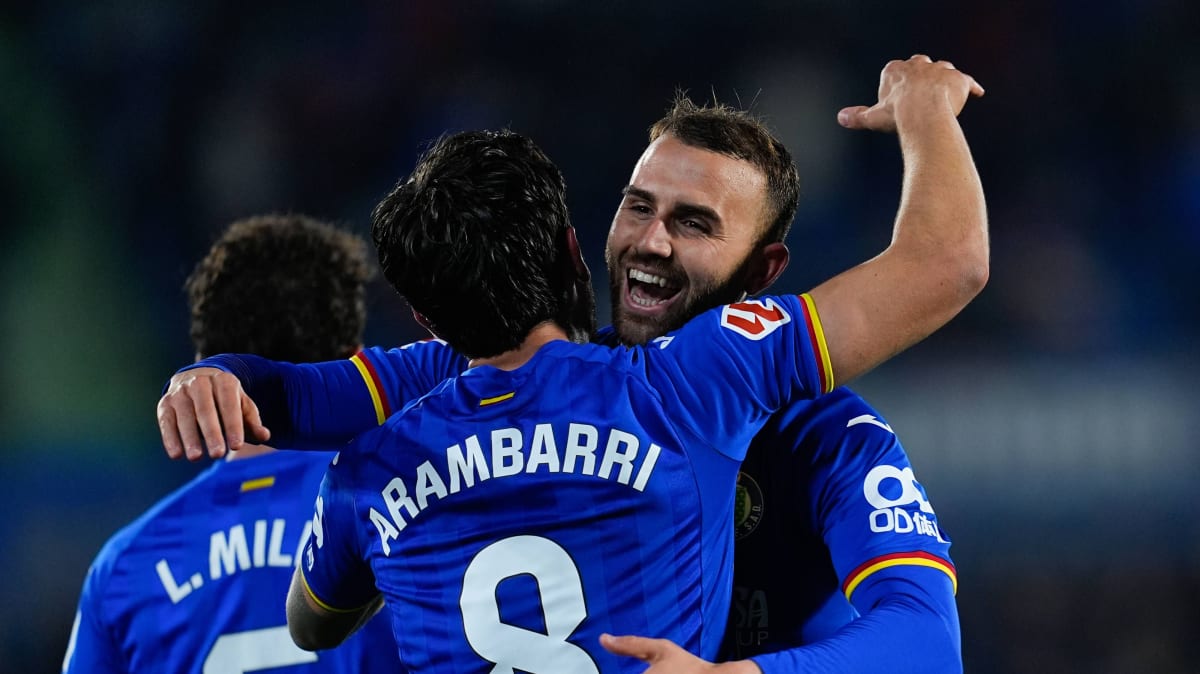 Flugkopfball-zum-Sieg-Arambarri-l-sst-Getafe-jubeln