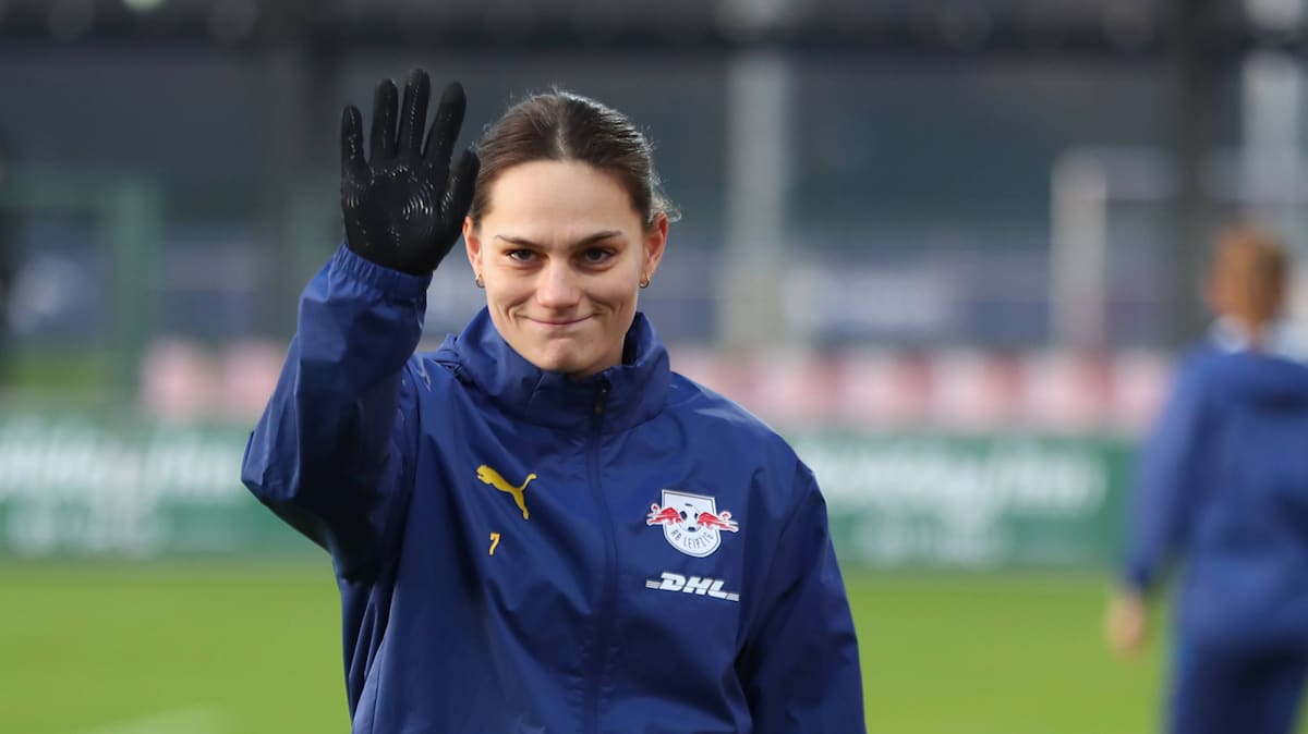 Nationalst-rmerin-Hoffmann-verl-sst-Leipzig-im-Sommer-abl-sefrei