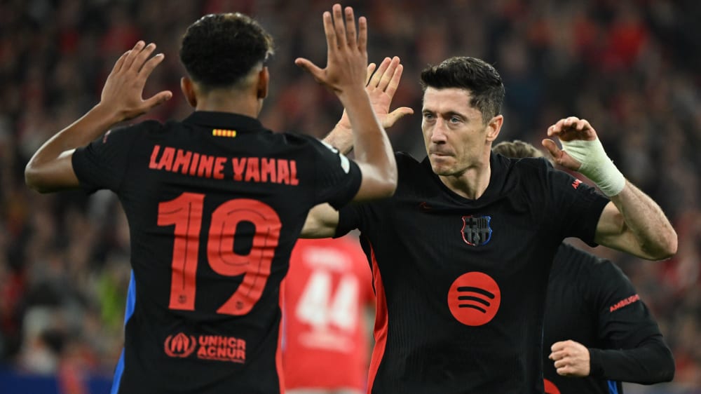 4 bei Benfica durch. Robert Lewandowski (zwei Elfmeter) und Raphinha trafen doppelt.