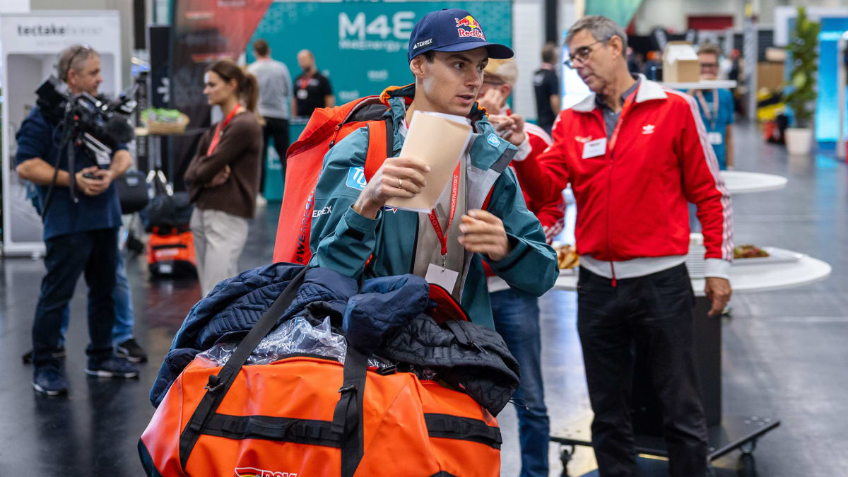 hallenfu-ball-mit-folgen-verletzter-geiger-hakt-gesamtweltcup-ab