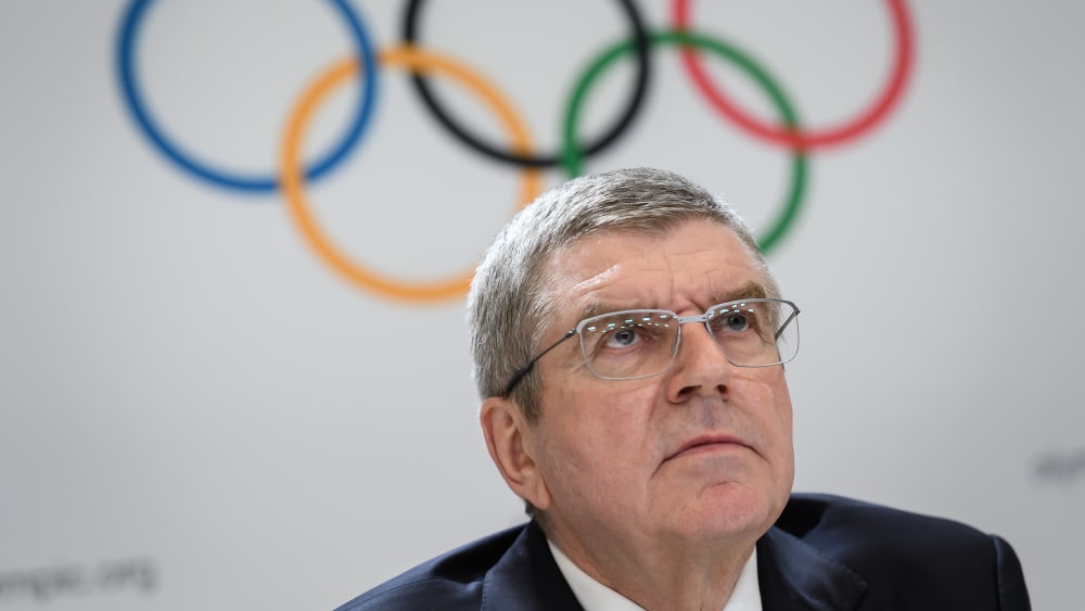 Hat die Entscheidung &#252;ber eine Verschiebung der Olympischen Spiele in Tokio zu lange gedauert? Thomas Bach bestreitet das. 