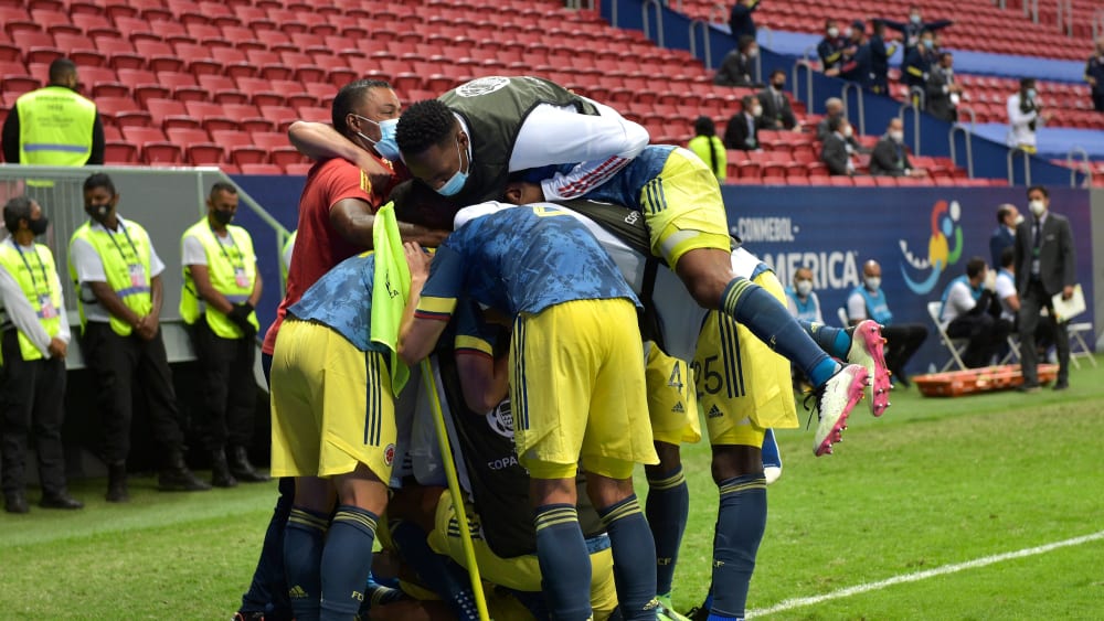 Die Erlösung in der Nachspielzeit: Kolumbien jubelt gegen Peru über Platz drei.