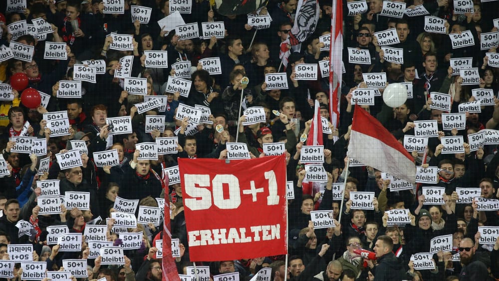 Viele Fans sind große Verfechter der 50+1-Regel - hier ein Bekenntnis von Anhängern des SC Freiburg.