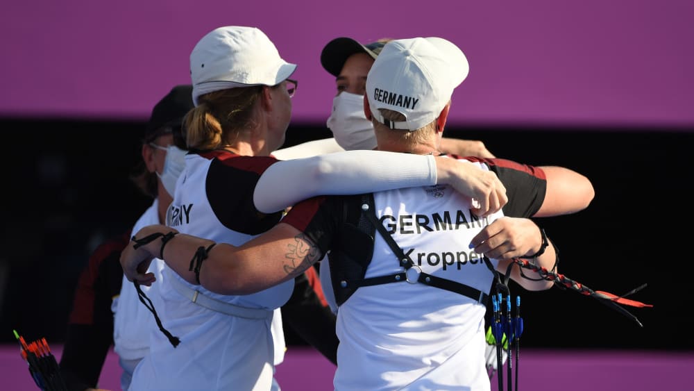 Das deutsche Frauen-Team hat bei Olympia Bronze im Bogenschießen gewonnen.