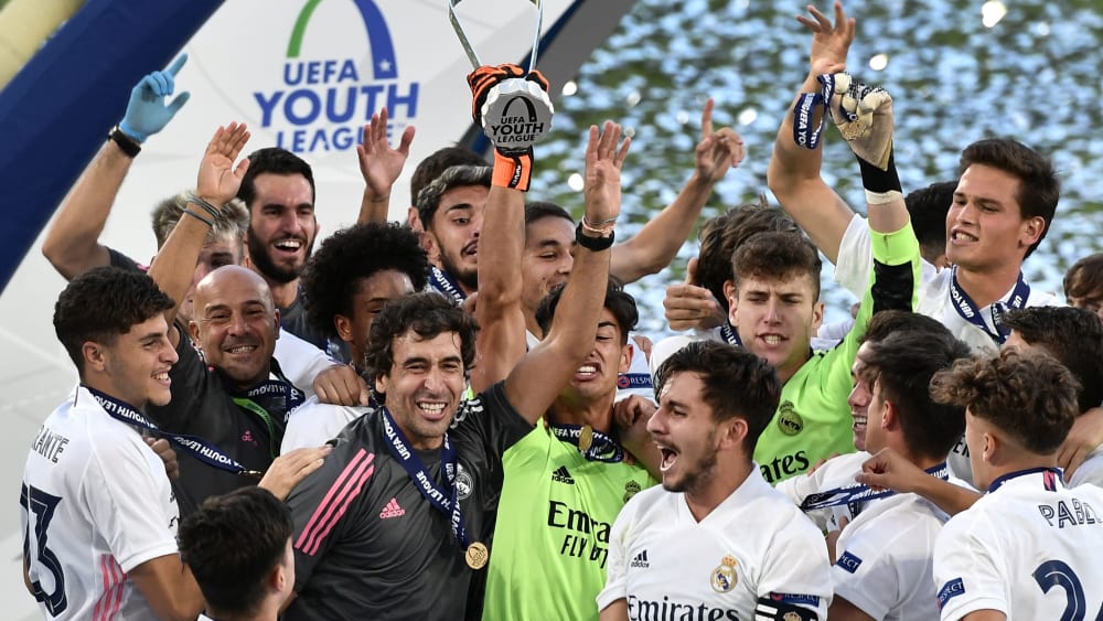 Klub-Legende Raúl holte mit den Junioren von Real Madrid 2020 den Titel.