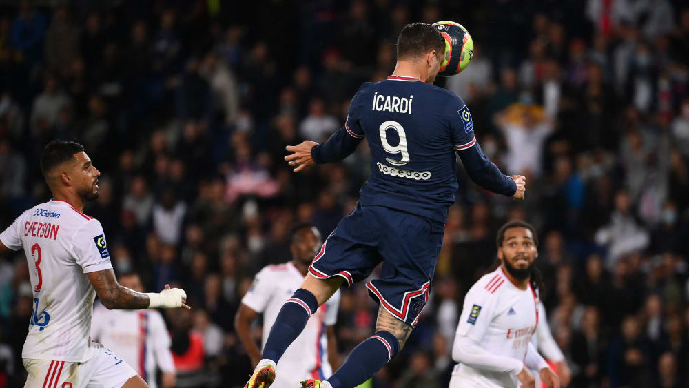 Fliegender Matchwinner:&nbsp;Mauro Icardi köpft PSG gegen Lyon zum Sieg.