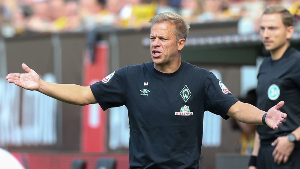 Er will den Kopf nach dem 0:3 in Dresden nicht in den Sand stecken: Werder-Trainer Markus Anfang.