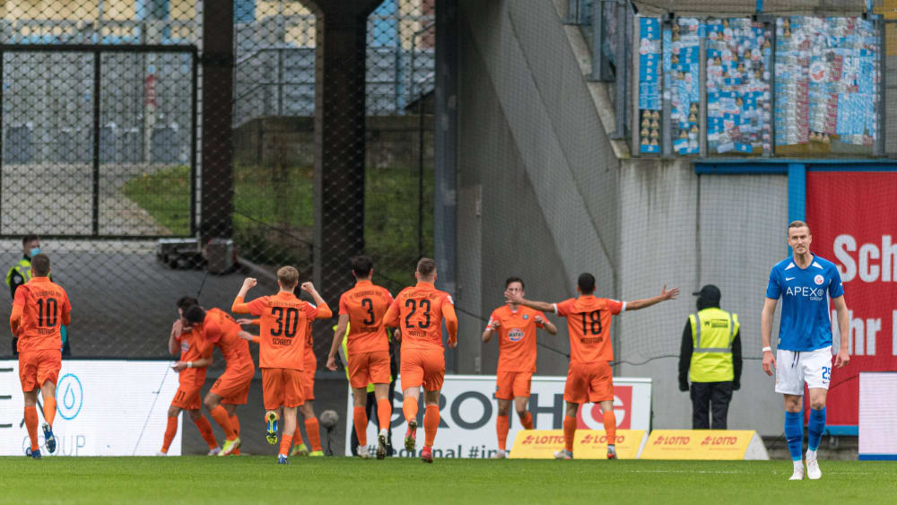 Erzgebirge Aue setzt die Serie auch gegen Hansa Rostock fort und holt den dritten Sieg im vierten Ligaspiel. 