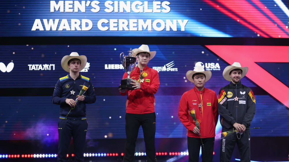 Das Podium um Fan Zhendong (2.v.l.) in Houston: Rechts Bronze-Gewinner Timo Boll.