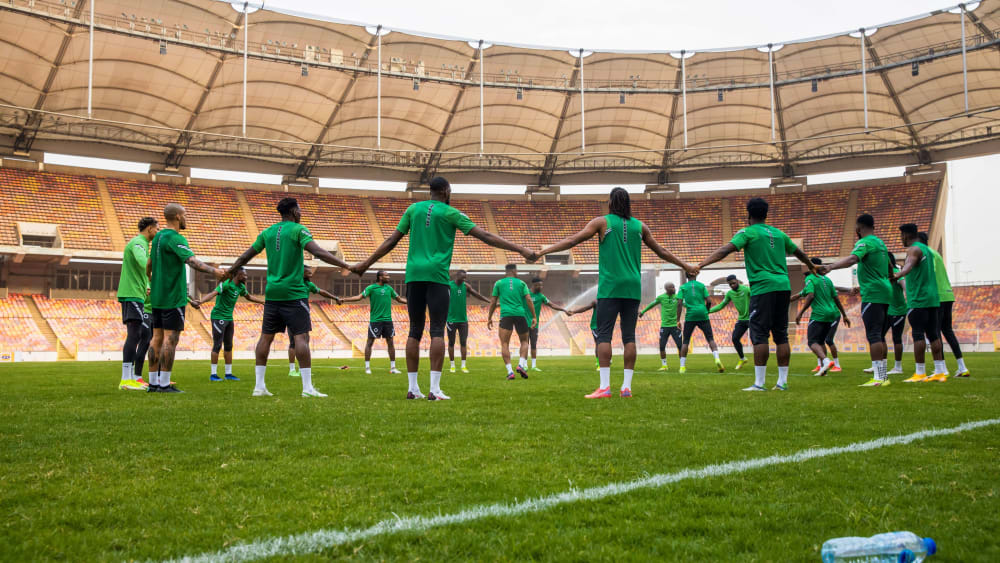 Beim Afrika-Cup müssen Teams antreten, solange sie elf negativ getestete Spieler haben.