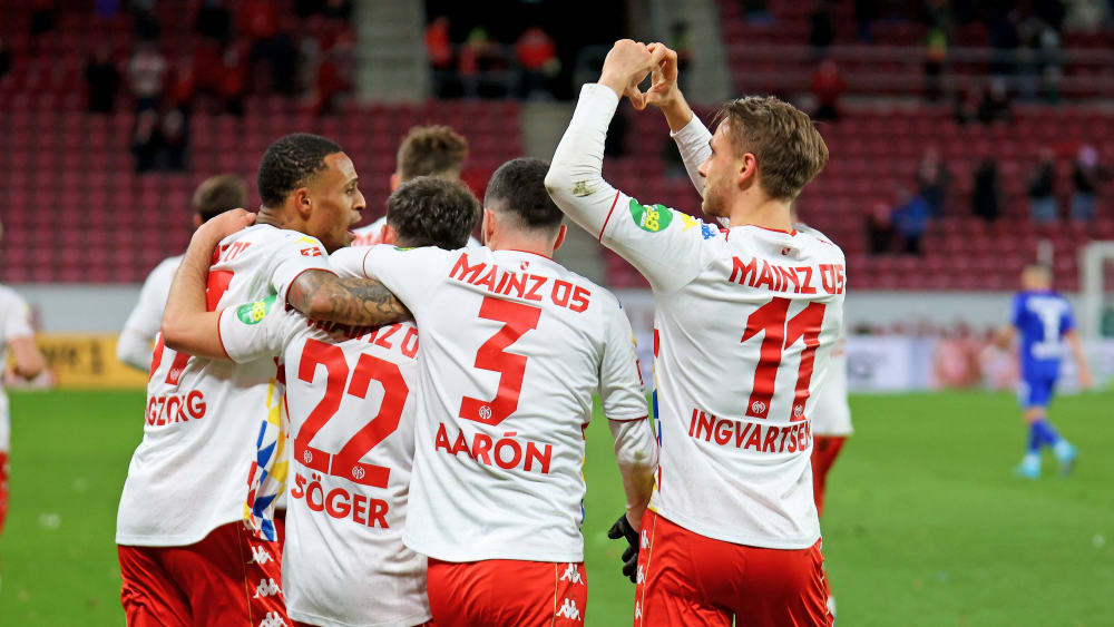Dank des Treffers von Marcus Ingvartsen lag sich Mainz in den Armen.