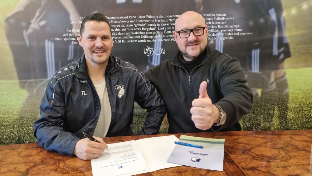 Eine etablierte sportliche Ehe: Toni Lempke (links) ist beim VfB Krieschow seit Winter 2016 als Trainer am Ruder und soll es bis mindestens 2025 bleiben.