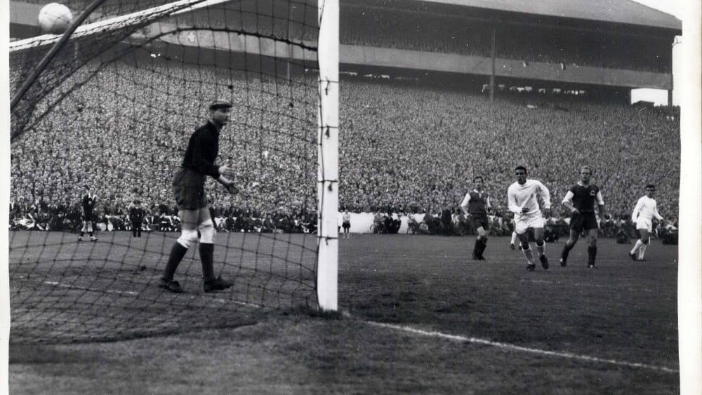 Photo Ancienne Loy Eintracht Di Stefano Real Madrid, Années 1960, Neuve