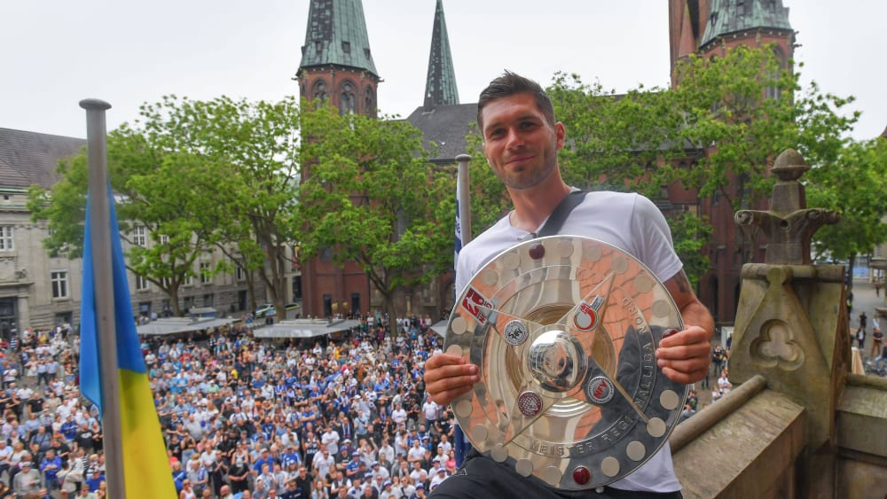 VfB-Aufstiegs- und Meisterfeier auf dem Balkon des Oldenburger Rathauses