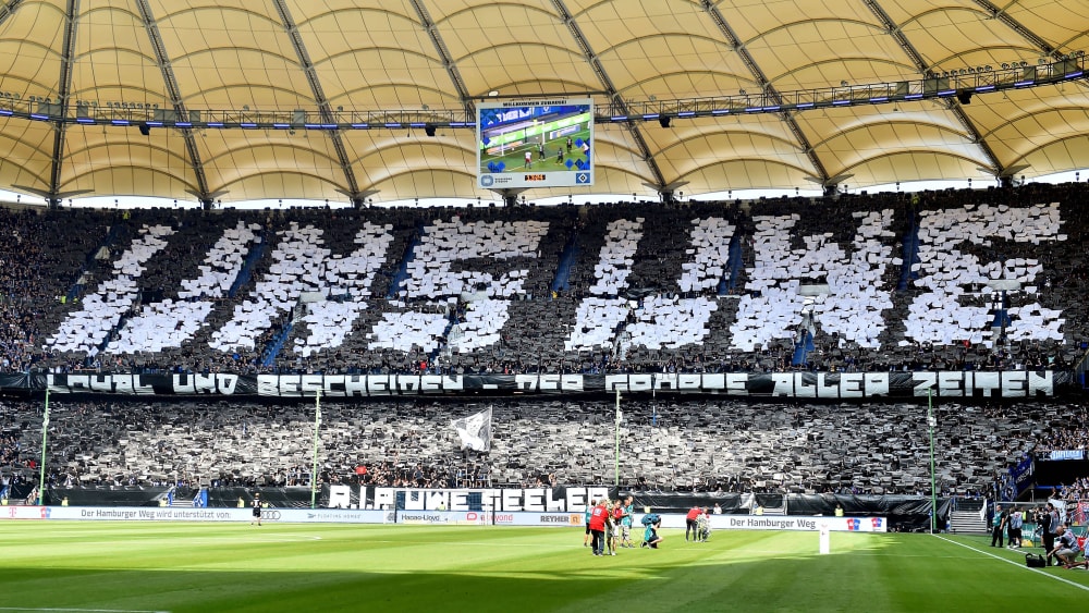 Die Fans feiern ihr Idol: Für Uwe Seeler soll eine öffentliche Trauerfeier stattfinden.