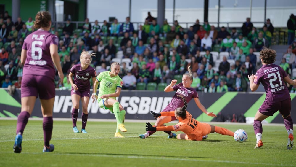 Das 1:0: Ewa Pajor erzielt die frühe Führung für Wolfsburg.