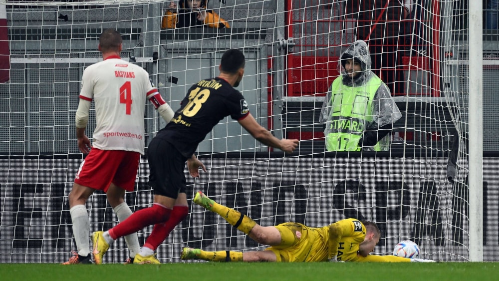 Zweimal per Kopf: Wiesbadens Ivan Prtajin erwischte einen Sahnetag und trug zwei Treffer zum 3:1-Sieg des SVWW gegen Rot-Weiss Essen bei.