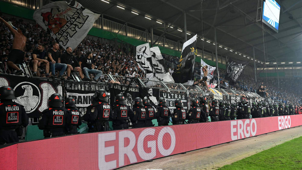 Fans von Eintracht Frankfurt in Magdeburg.