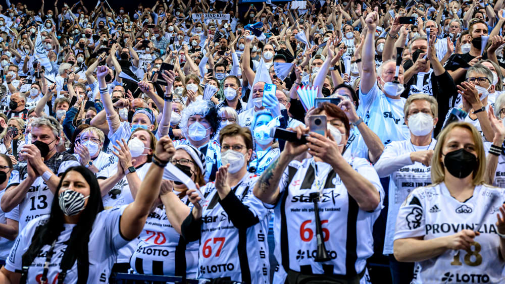 In Hamburg kennt man sich aus: Fans der Kieler Zebras beim Pokalsieg 2022.