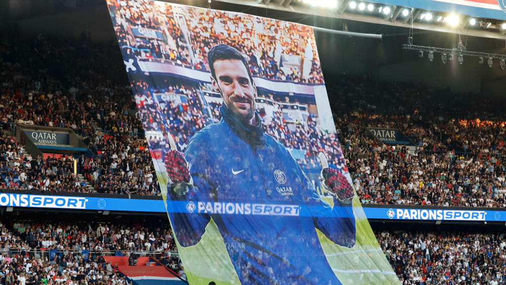 PSG-Fans ließen Sergio Rico Anfang Juni Genesungswünsche zukommen.