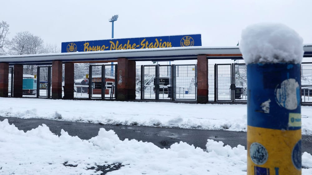 Öffnete seine Pforten vergangenes Wochenende nicht: Das verschneite Bruno-Plache-Stadion von Lok Leipzig