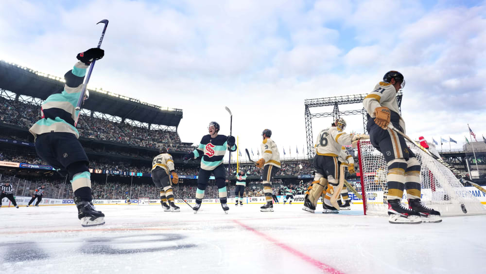 Seattle hat sich im Freiluftspiel der NHL gegen die Golden Knights durchgesetzt.