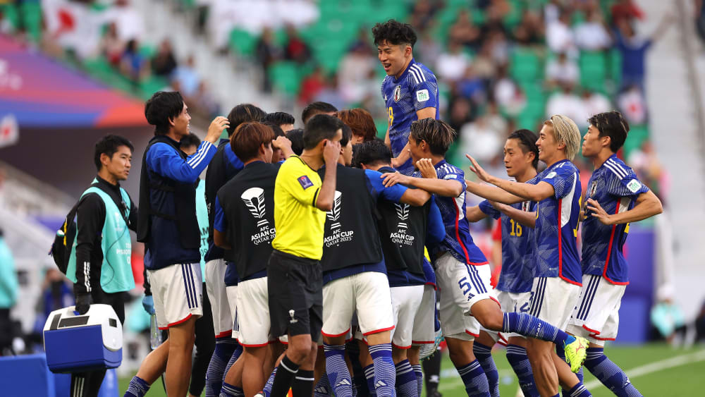 Jubel bei Japan: Die Samurai Blue stehen im Viertelfinale des Asien-Cups.