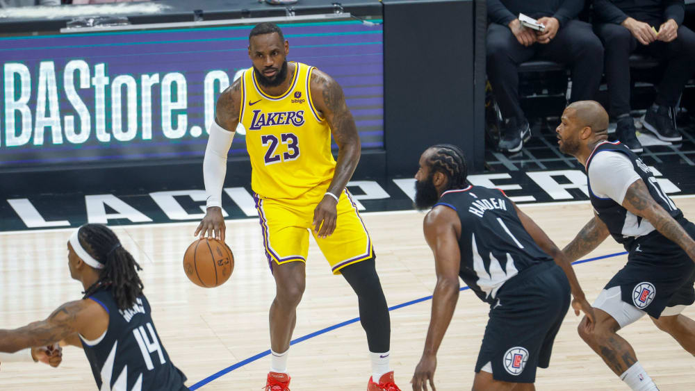 Ewig jung: LeBron James führt die Lakers zum Comeback-Sieg gegen die Clippers.