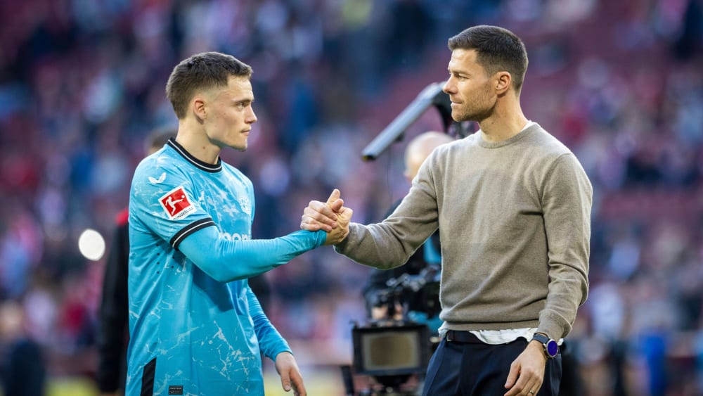 Der Leverkusener Jungstar und sein Coach: Florian Wirtz und Xabi Alonso.