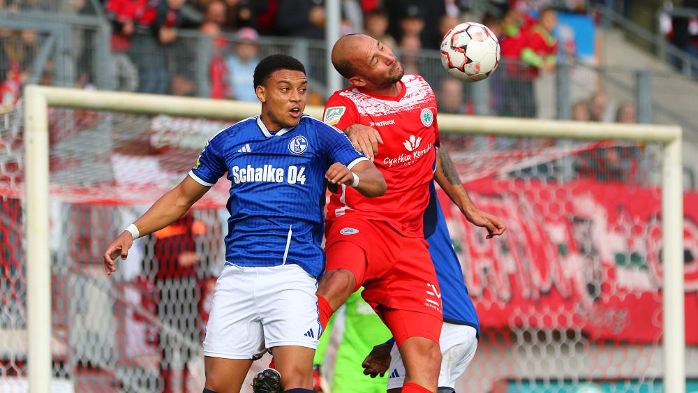 Tanju Öztürk (rechts) rettete RWO am Freitag einen späten Punktgewinn gegen Schalke.