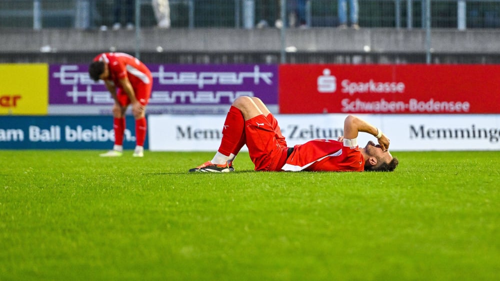 Am Boden: Nach nur einer Saison kehrt Memmingen wieder in die Bayernliga zurück.