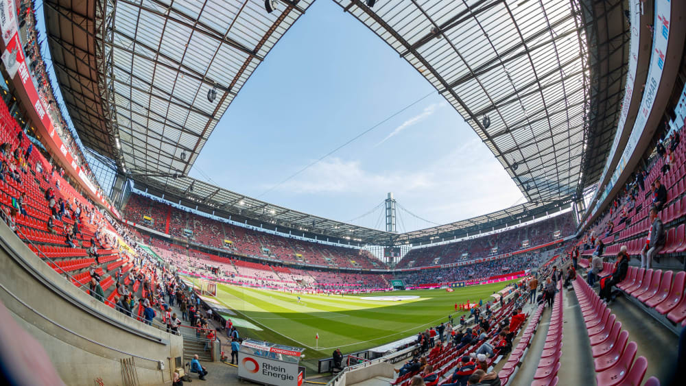 Im Rhein-Energie-Stadion in Köln fällt der Startschuss zur 2. Bundesliga.