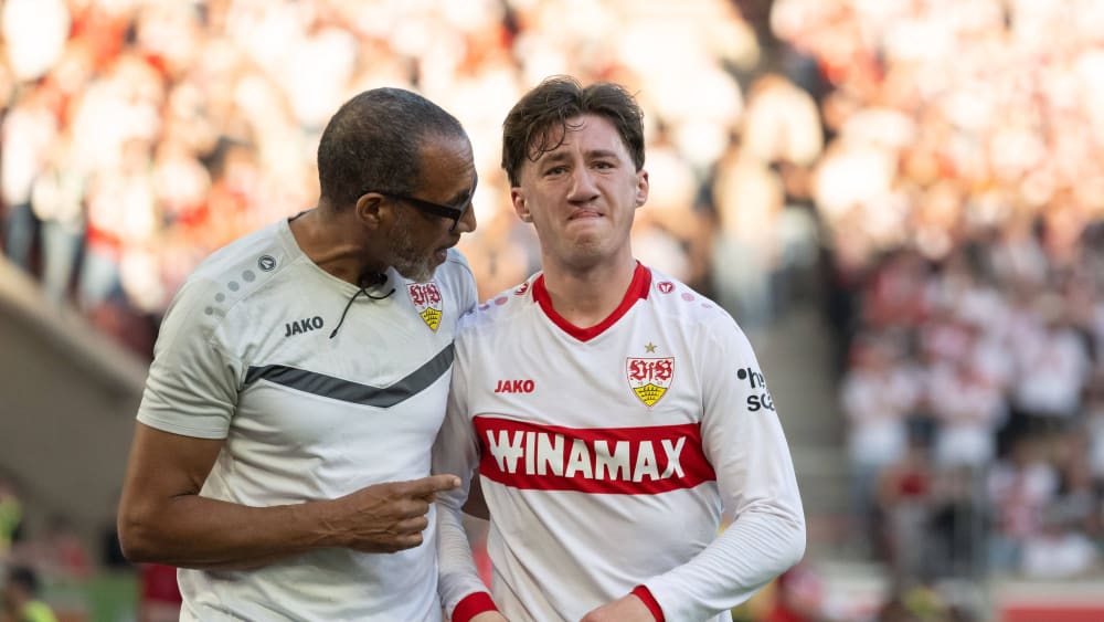 Angelo Stiller und VfB-Arzt Raymond Best.