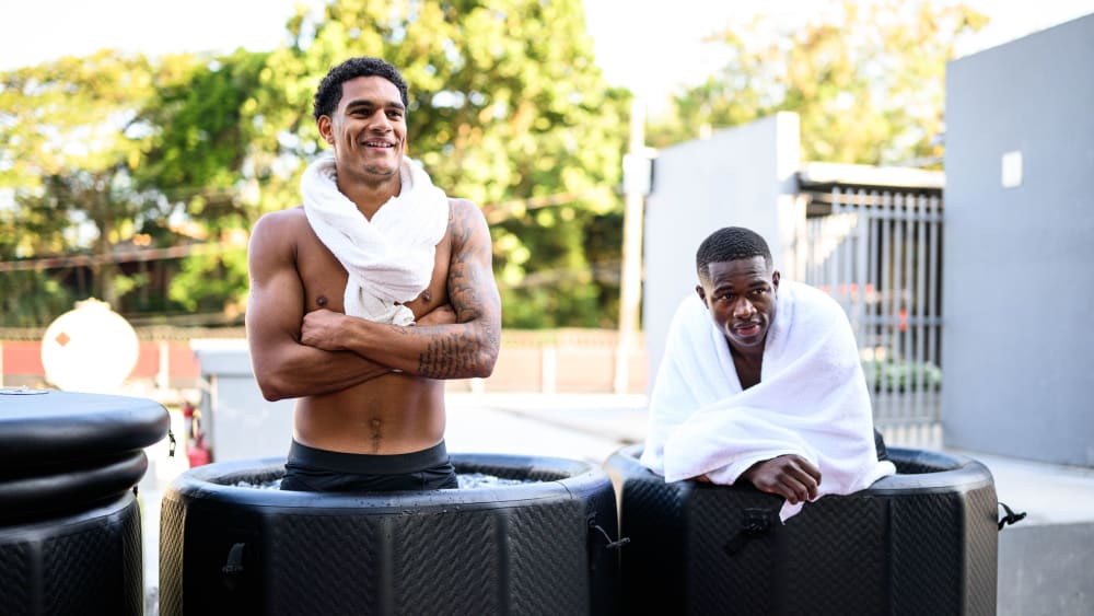 Bayers Neuzugänge Jarell Quansah (l.) und Christian Kofane