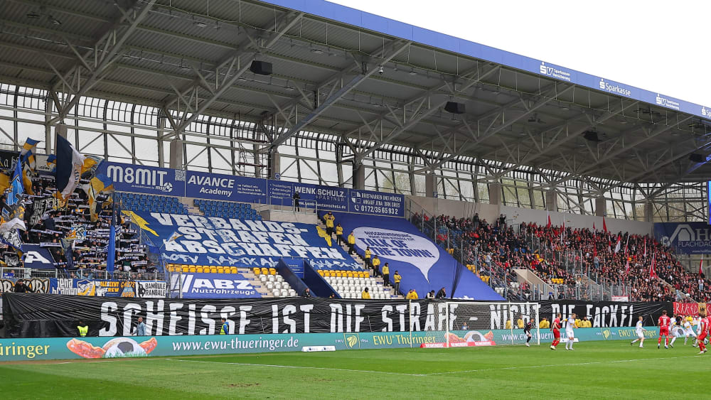 Immer wieder machten die Fans des FC Carl Zeiss Jena in der Vergangenheit deutlich, was sie von den Verbandsstrafen halten.