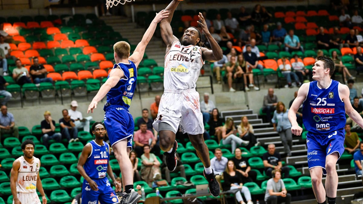 Ventil während Ausgrabung solomon young basketball Gießen Organ Heilige