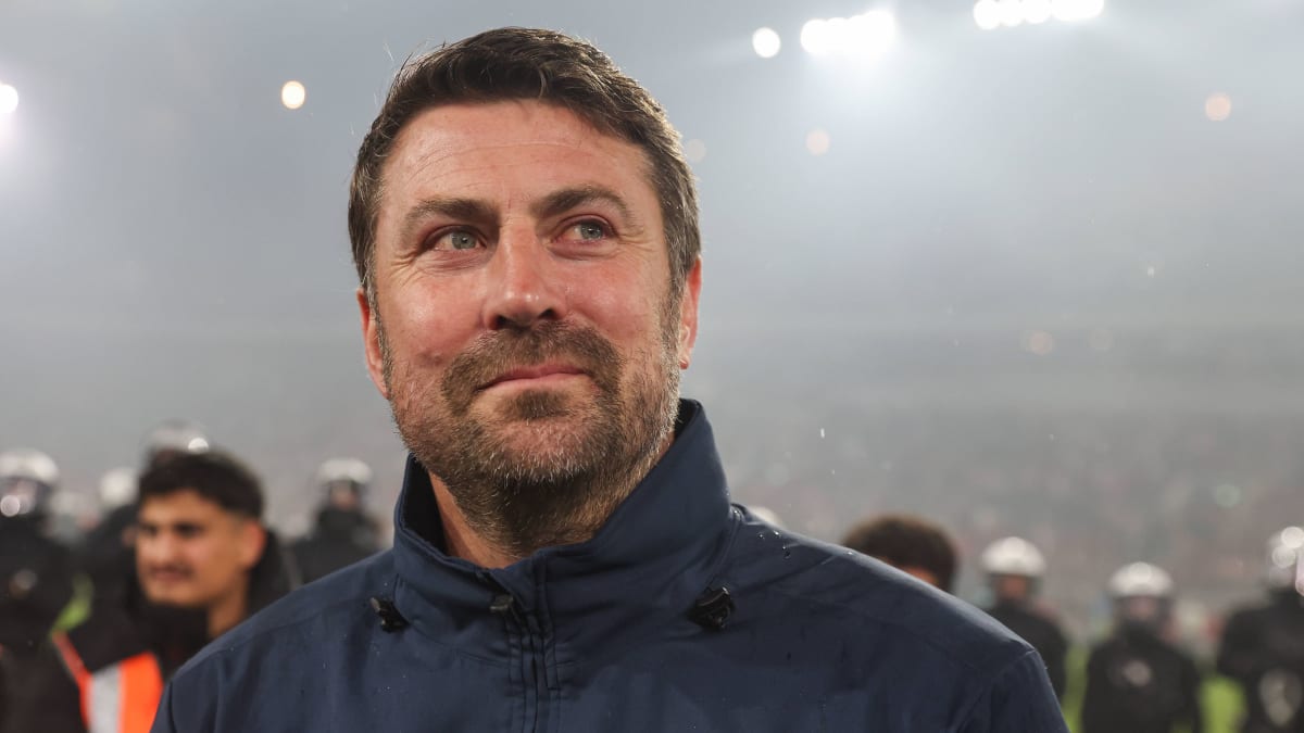 "Fußball ist manchmal grausam": Butscher ist völlig geschafft | VfL-Coach nach Klassenerhalt | Video - kicker