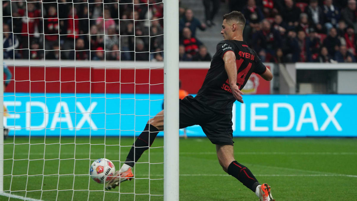 Bayer 04: Patrik Schick zieht mit Berbatov gleich