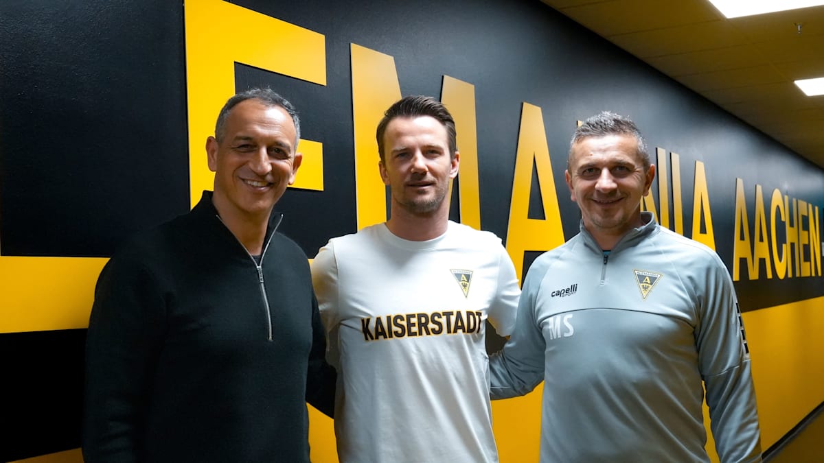 Im-Torwart-Wechsel-Dich-Spiel-Aachen-holt-Riemann