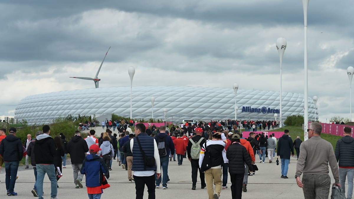 Polizei muss einschreiten: Massenschlägerei vor Bayern-Heimspiel gegen Stuttgart