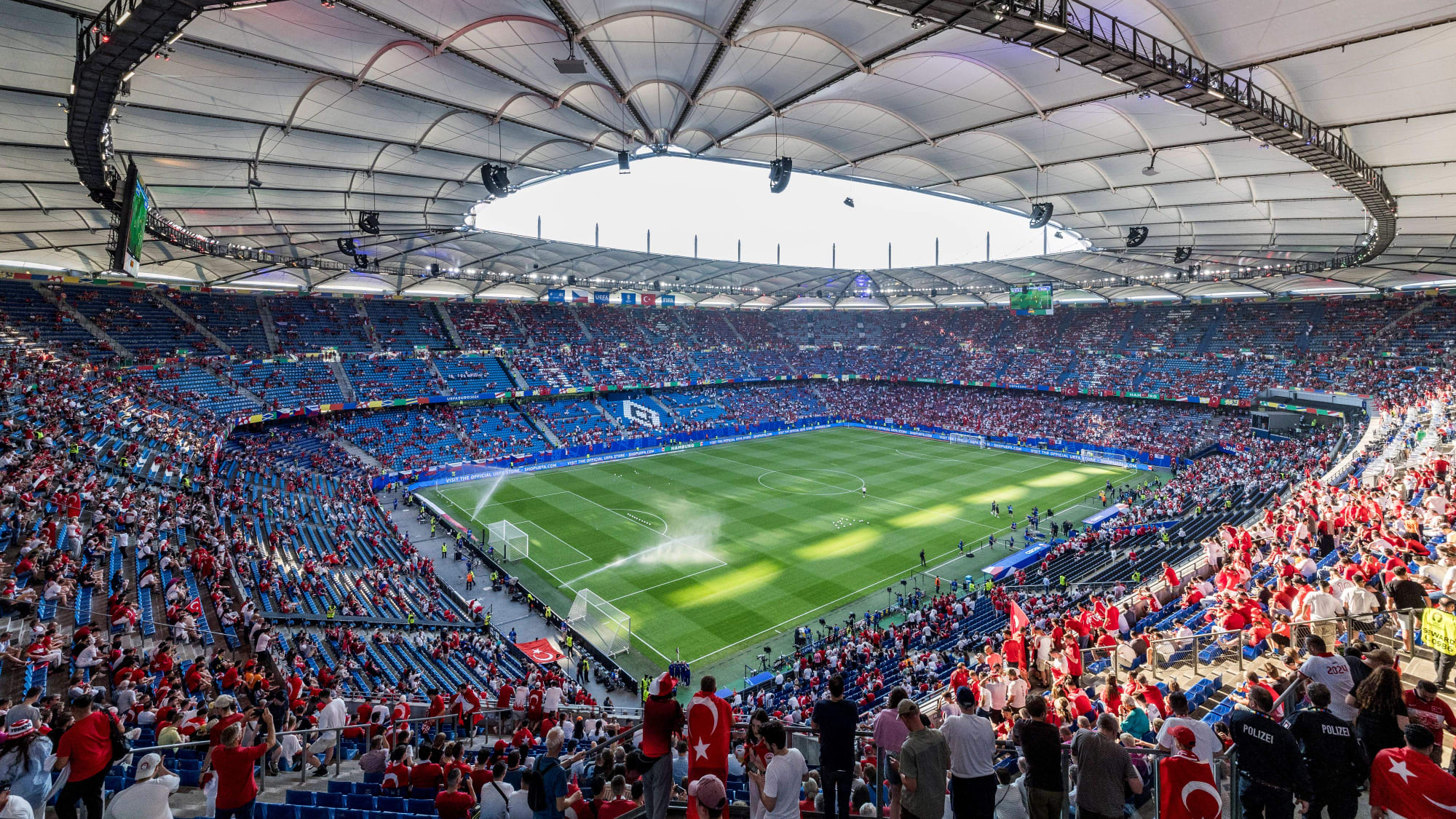 Im Volksparkstadion in Hamburg trafen am Mittwochabend Tschechien und die Türkei aufeinander.