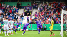 Kurz vor der Pause brachen alle Dämme: VfL-Innenverteidiger Trapp (#18) erzielte per Kopf das 1:0.