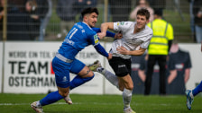 Philipp König (weiß) und sein 1.FC Bocholt sind weiter voll dabei im Titelrennen.