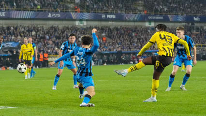 BRUGGE, BELGIUM - SEPTEMBER 18: Jamie Bynoe Gittens of Borussia Dortmund scores the first goal to make it 0-1  during the UEFA Champions League  match between Club Brugge v Borussia Dortmund at the Jan Breydel Stadium on September 18, 2024 in Brugge Belgium (Photo by Geert van Erven/Soccrates/Getty Images)