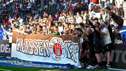 Erfolgreicher Klassenkampf und wieder einen Schritt weiter: St. Pauli feiert die Bundesliga.