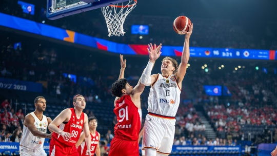 Moritz Wagner (re.) und das DBB-Team haben ihren Auftakt gewonnen.